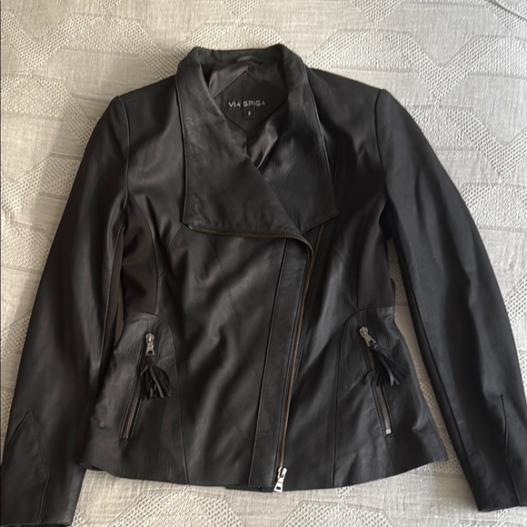 Via Spiga Black Leather Jacket with Streamlined Design - Picture 5 of 9